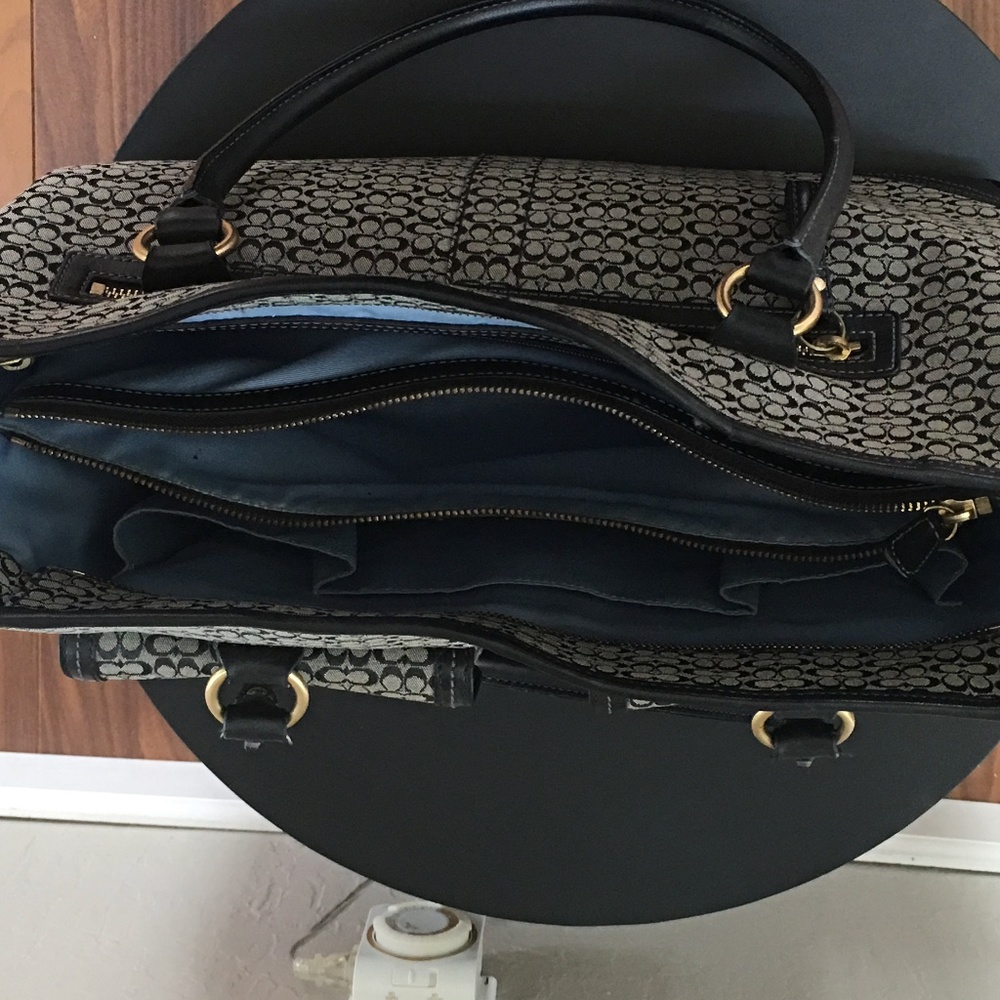 COACH Large Tote - Picture 3 of 4